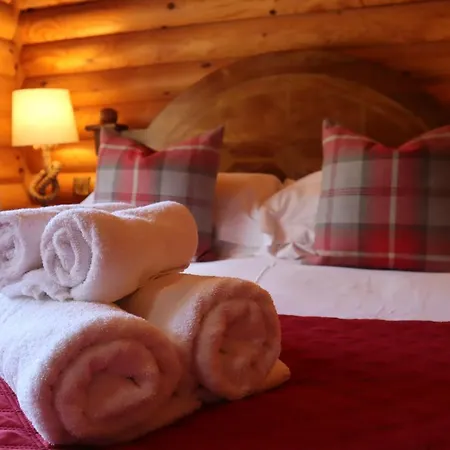 Bunnahahbain - Two Bedroom Luxury Log Cabin With Private Hot Tub Berwick Upon Tweed Exterior photo