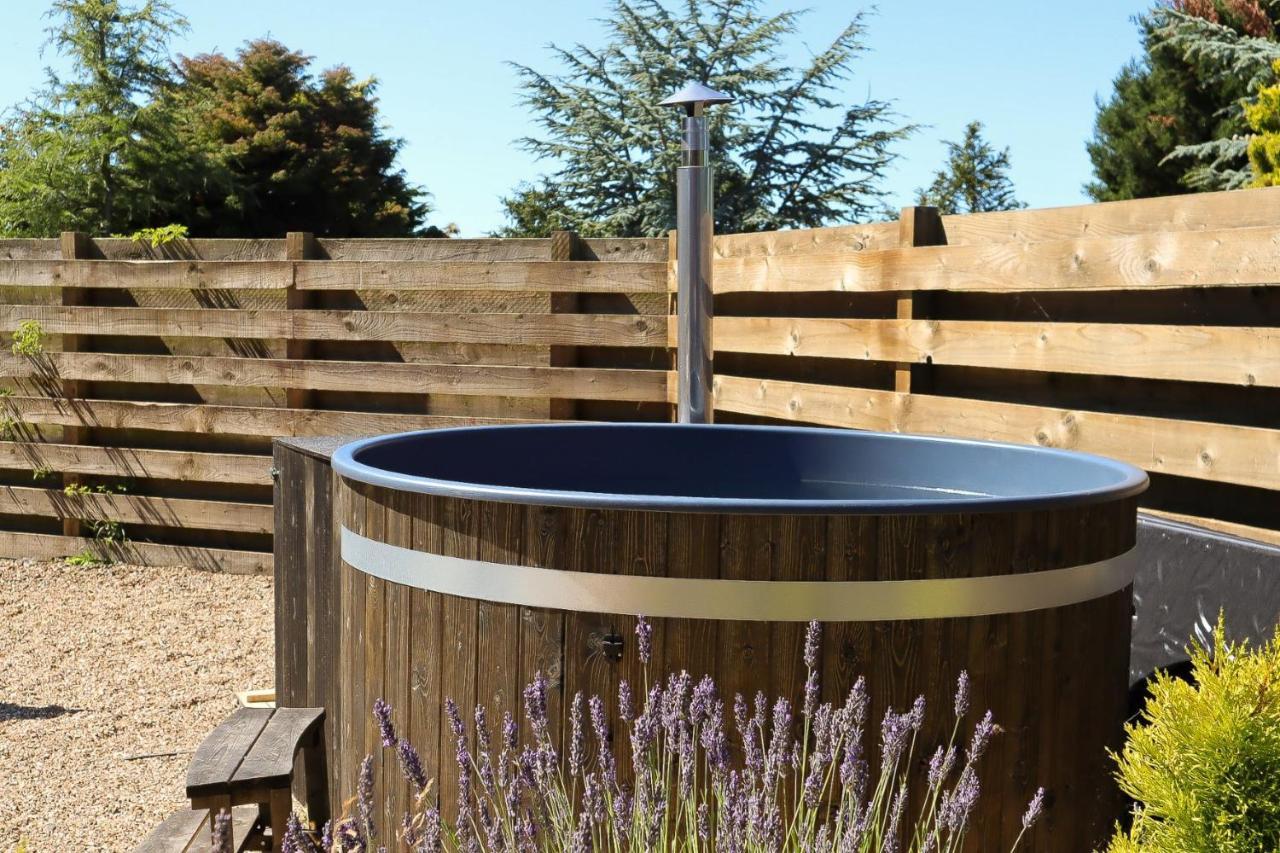 Bunnahahbain - Two Bedroom Luxury Log With Private Hot Tub Berwick Upon Tweed